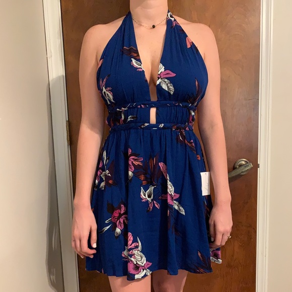 NWT Womens Blue/flower halter dress with open back - Picture 2 of 7